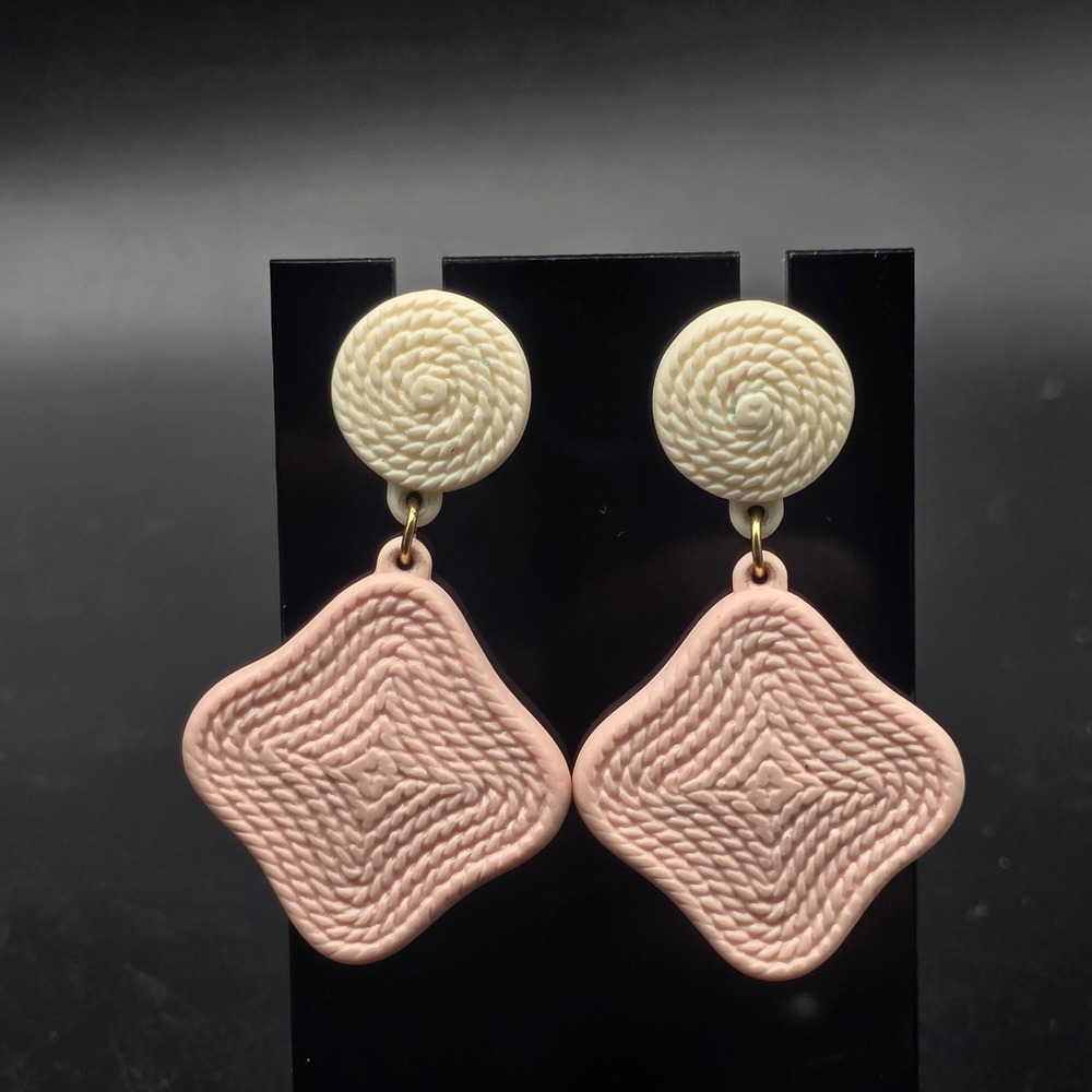Avon 1988 Summer Resort Earrings Pink Cream Plastic Woven Texture Vintage